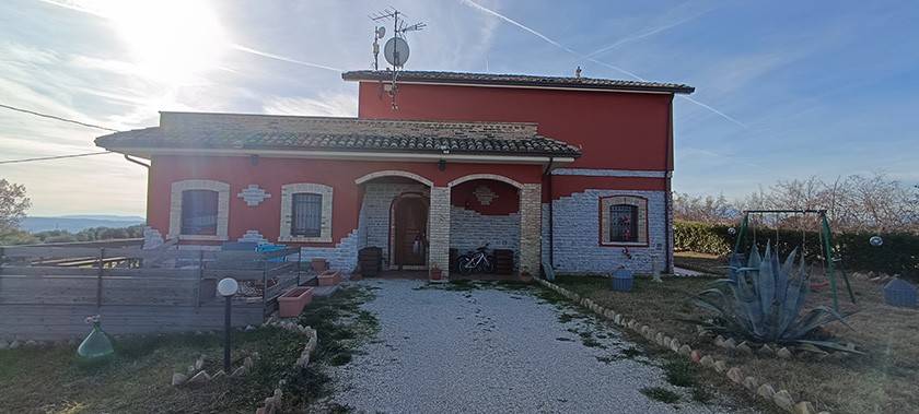 Villa a Mosciano sant'angelo in Strada Comunale Colle San Tommaso - Foto 3