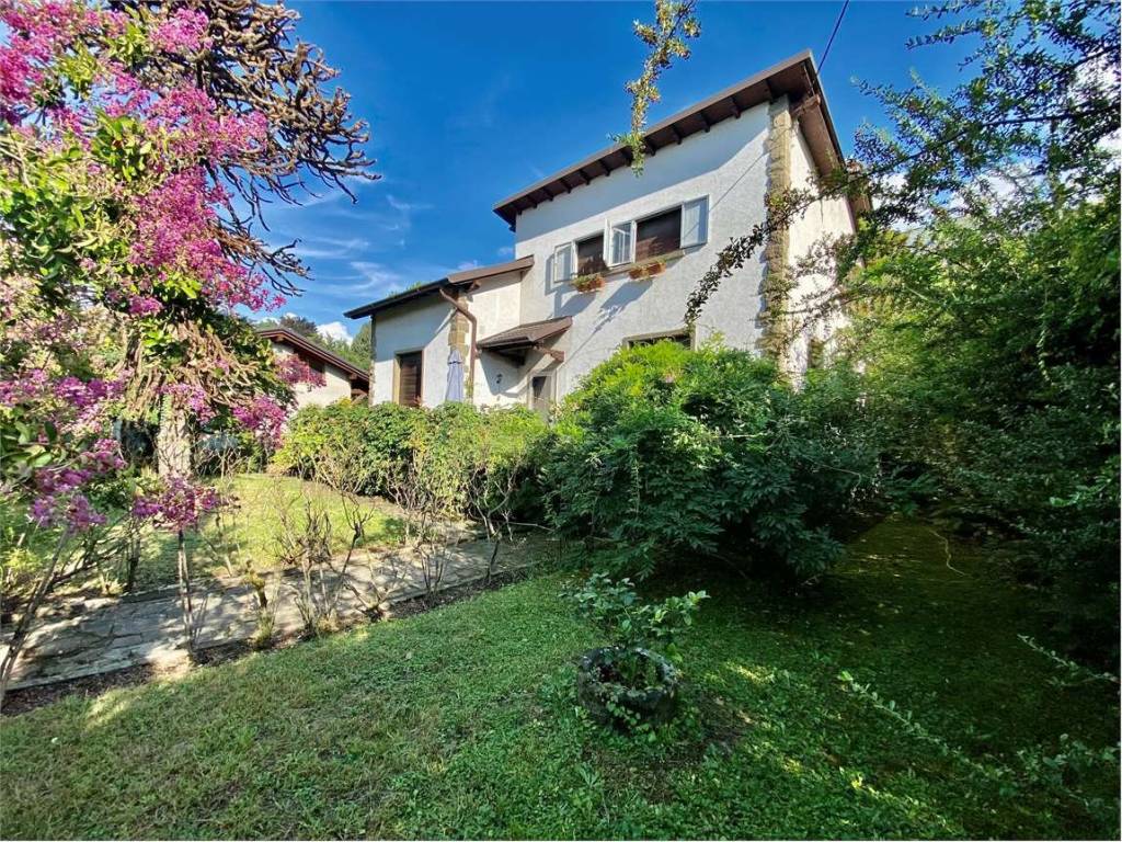 Villa a Oggiono in Via Dante Alighieri, 6 - Foto 2
