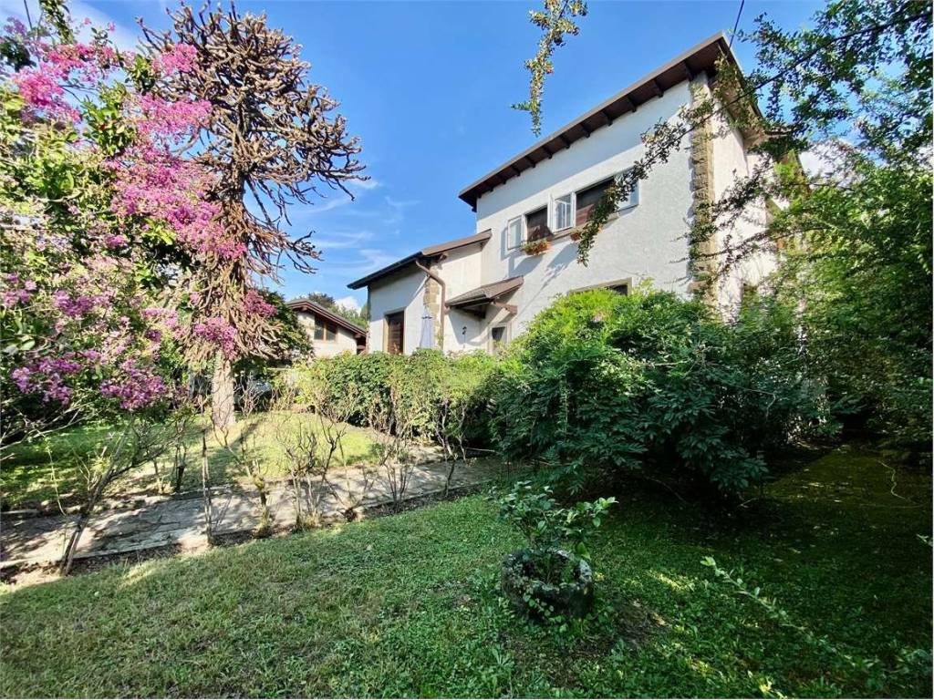 Villa a Oggiono in Via Dante Alighieri, 6 - Foto 3