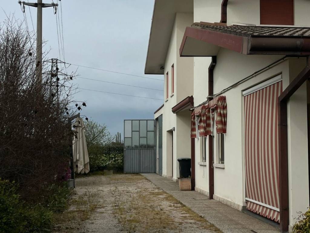 Villa a Borgo veneto in Strada Provinciale Megliadina - Foto 2