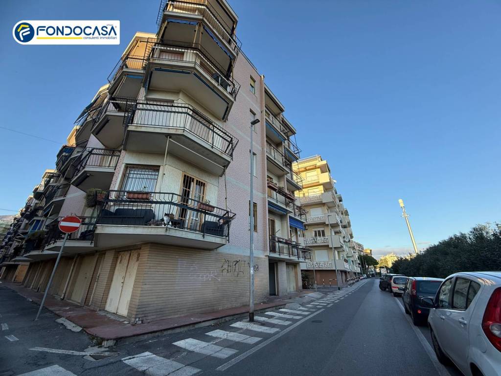 Box / garage a Loano in Via Amalfi - Foto 2