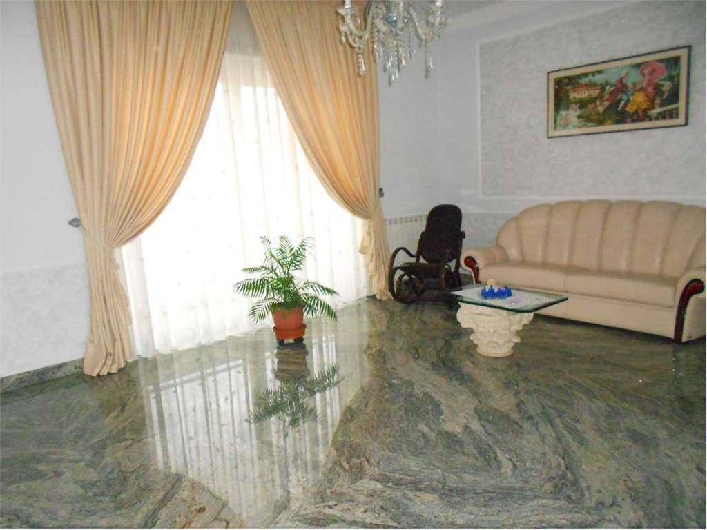 Villa a Mondragone in Via Arno , 25 - Foto 2