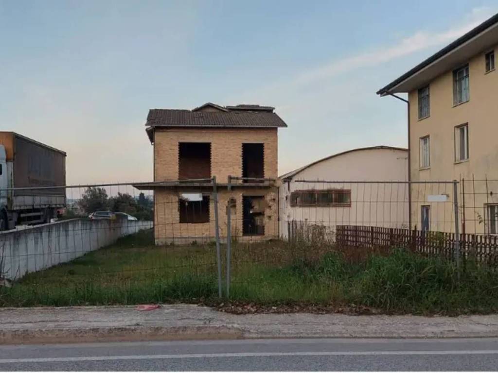 Casa indipendente a Sant'egidio alla vibrata in Viale John Fitzgerald Kennedy - Foto 2