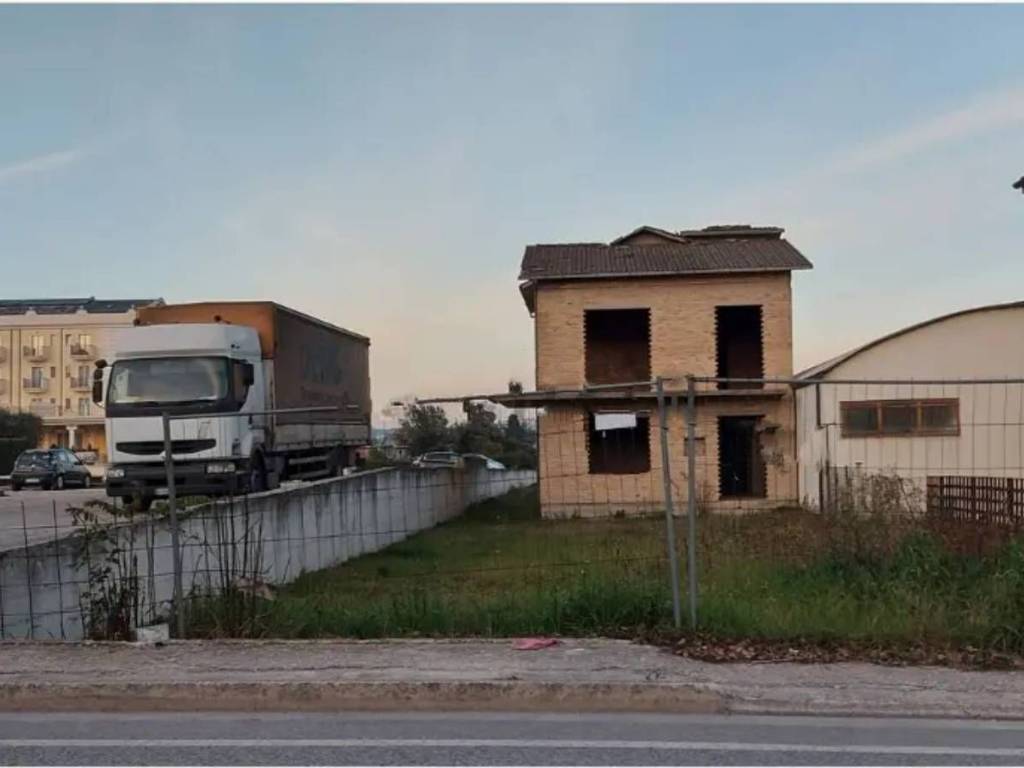 Casa indipendente a Sant'egidio alla vibrata in Viale John Fitzgerald Kennedy - Foto 3