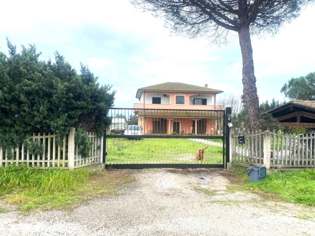 Villa a Aprilia in Via dei Pontoni, 16 - Foto 4