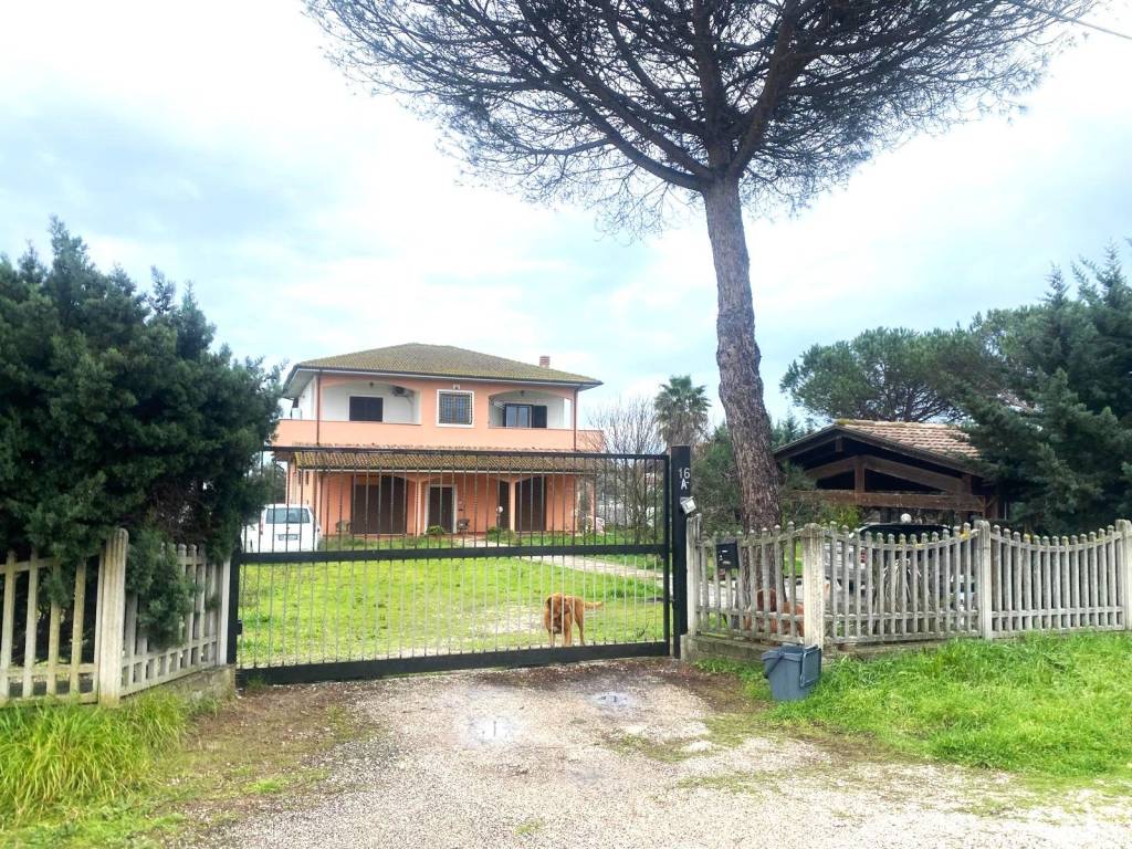 Villa a Aprilia in Via dei Pontoni, 16 - Foto 5