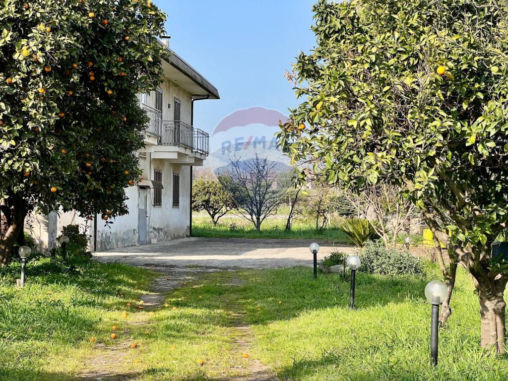 Casa indipendente a Sparanise in Via Appia Km 187 - Foto 2
