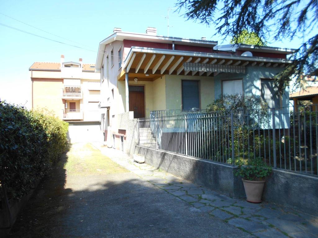 Villa a Carugo in Via Enrico Toti - Foto 2