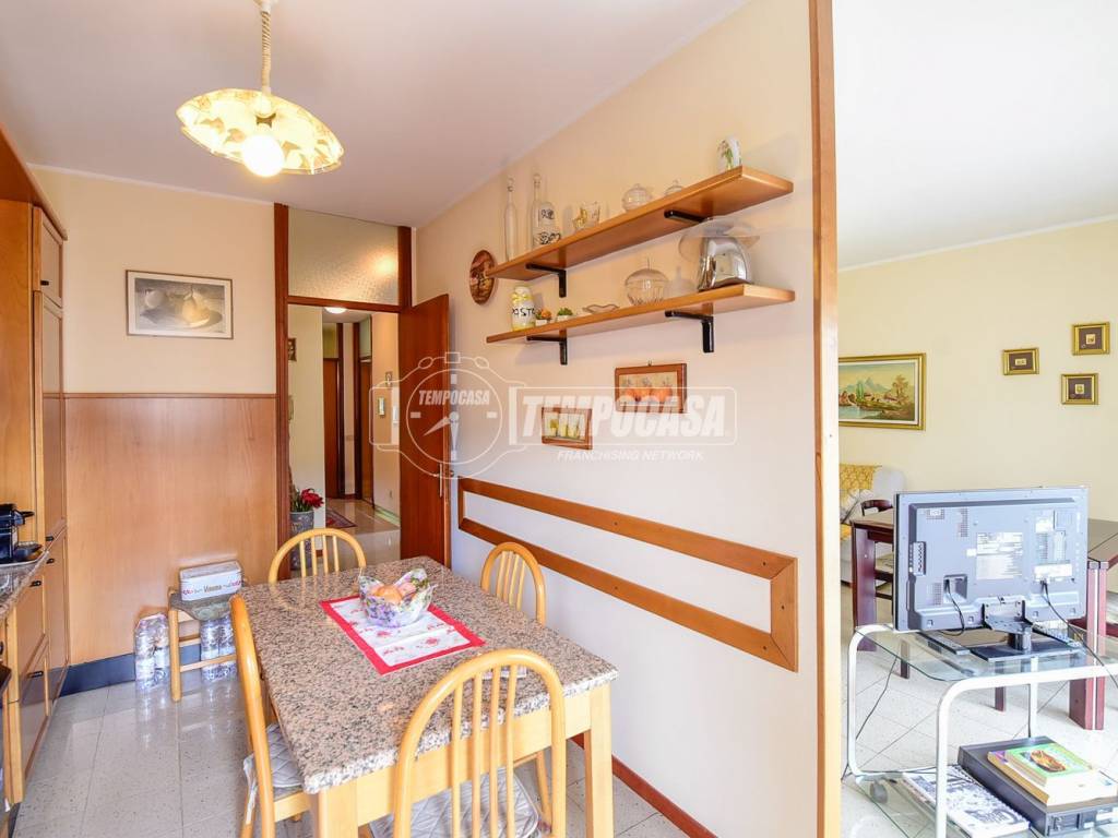 Appartamento a Erba in Via Lecco - Foto 2