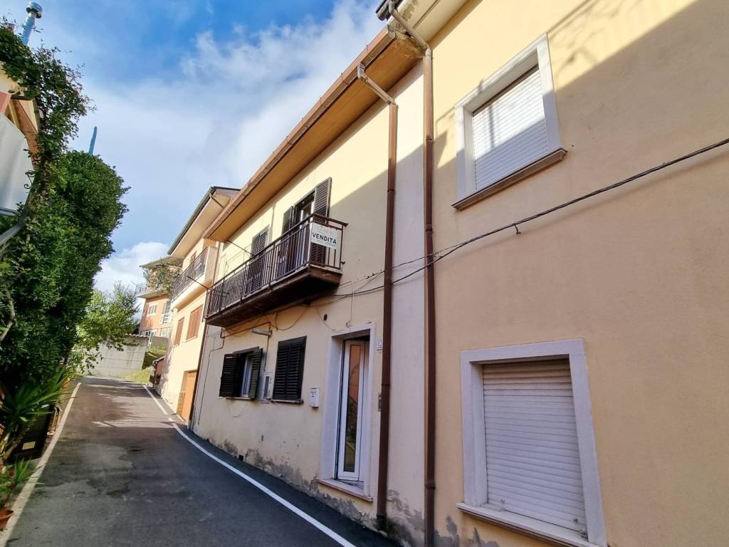 Casa indipendente a Castel baronia in Via Mazzini, 12 - Foto 2