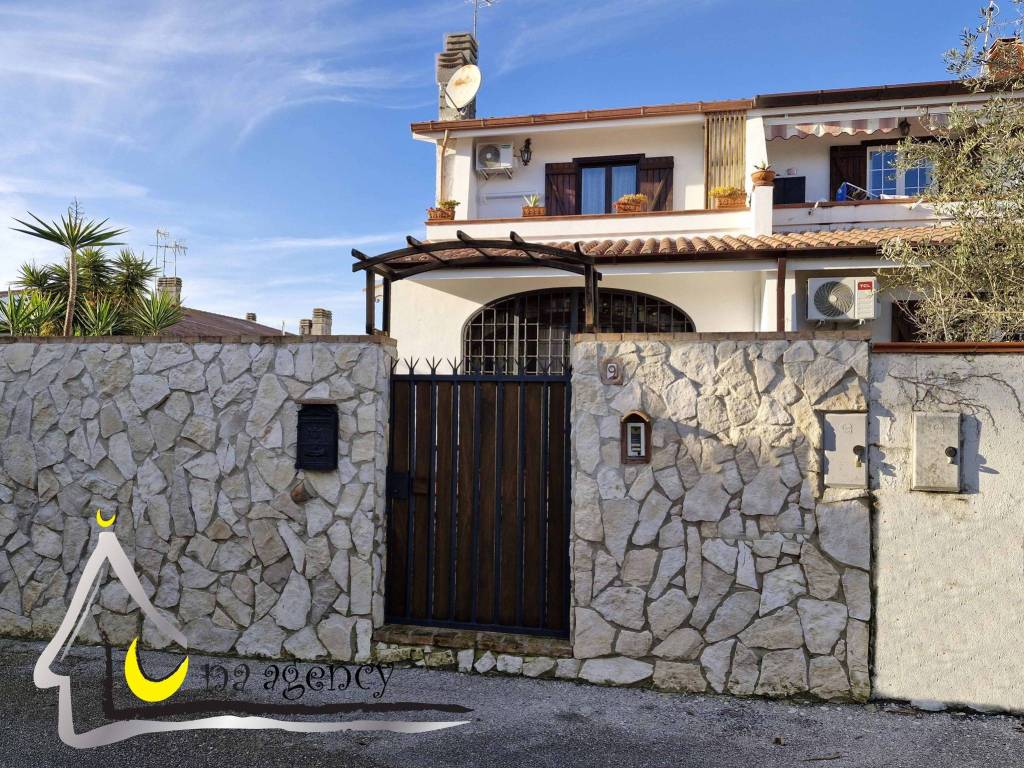 Villa a Sabaudia in Via Ferruccio Ferrazzi, 9 - Foto 2