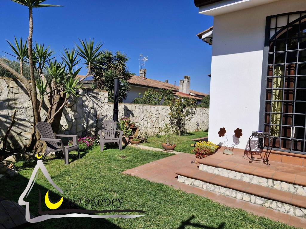 Villa a Sabaudia in Via Ferruccio Ferrazzi, 9 - Foto 4
