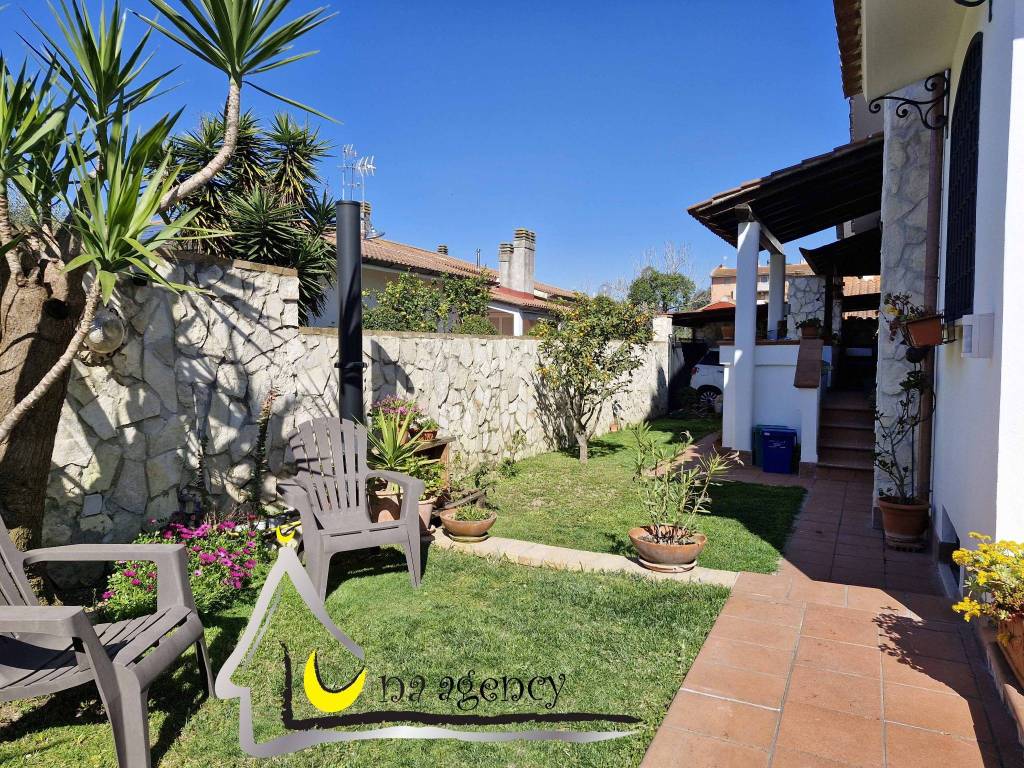 Villa a Sabaudia in Via Ferruccio Ferrazzi, 9 - Foto 5