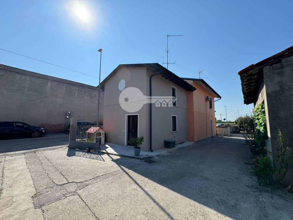 Casa indipendente a Leno in Via Leonardo Da Vinci, 12 - Foto 4