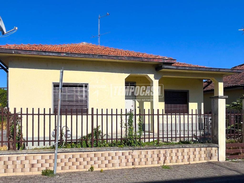 Villa a Zelo buon persico in Via Alessandro Manzoni 18 - Foto 2