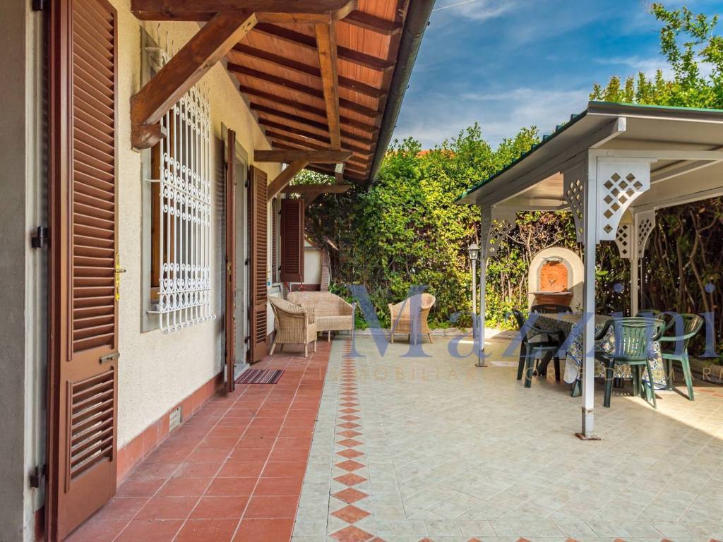 Villa a Forte dei marmi in via Fratelli Barberi - Foto 2