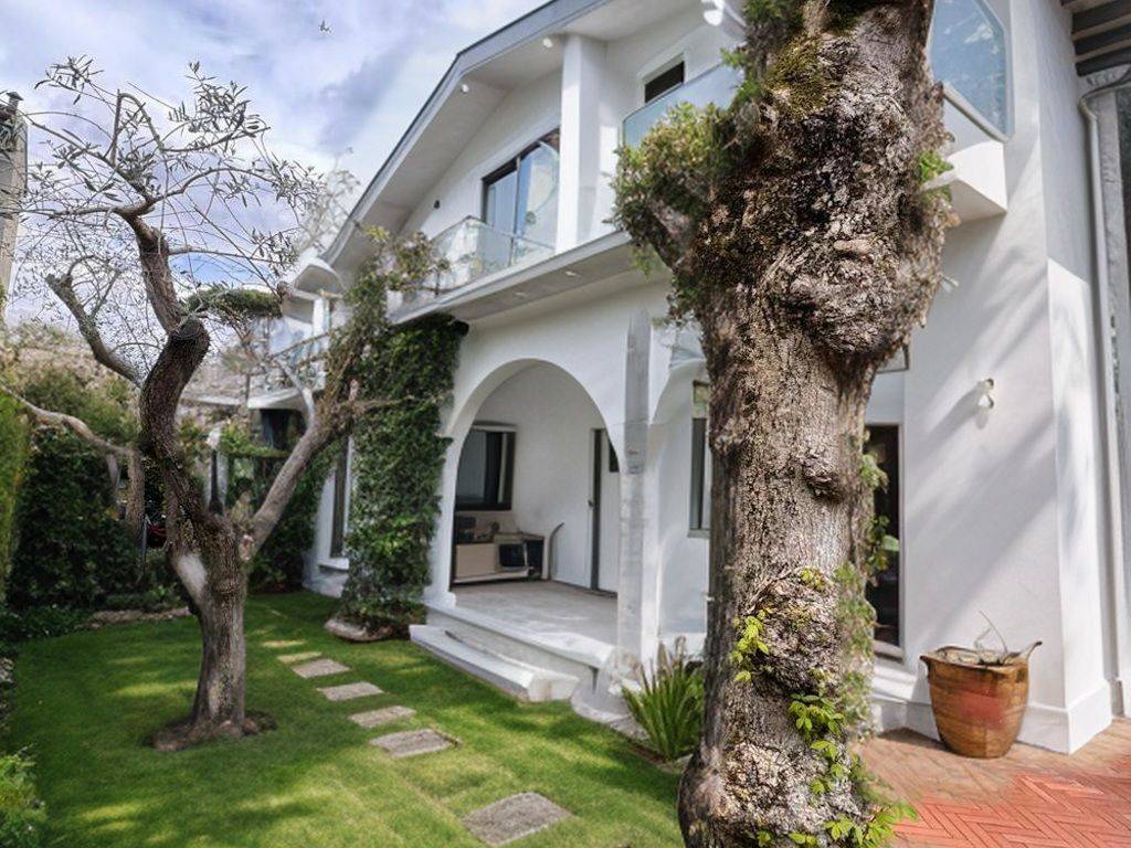 Villa a Forte dei marmi in Via Giovanni Agnelli, 55 - Foto 2
