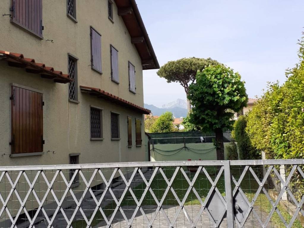 Villa a Forte dei marmi in Via Giovanni Agnelli, 55 - Foto 5