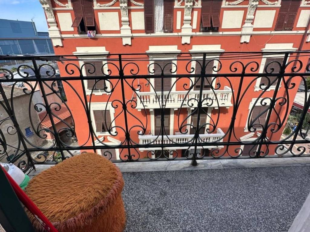 Appartamento a Genova in Via Cornigliano - Foto 2