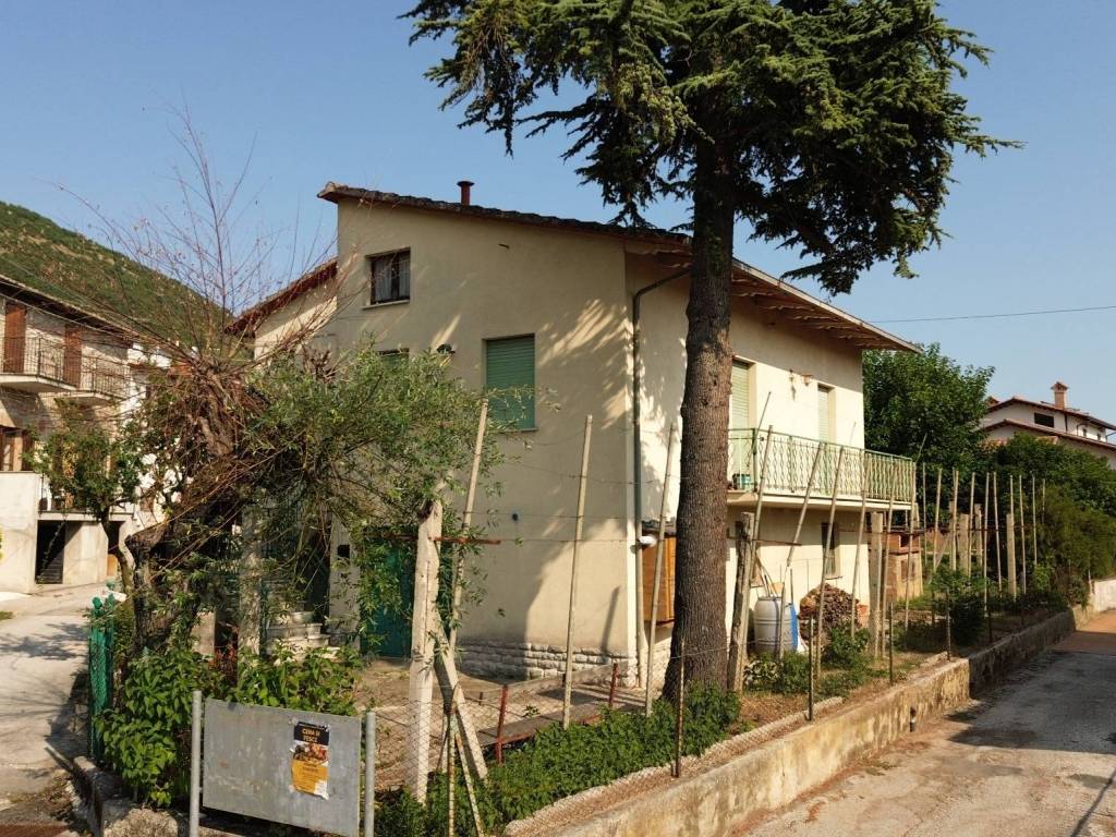Villa a Gubbio in Via di Raggio - Foto 4