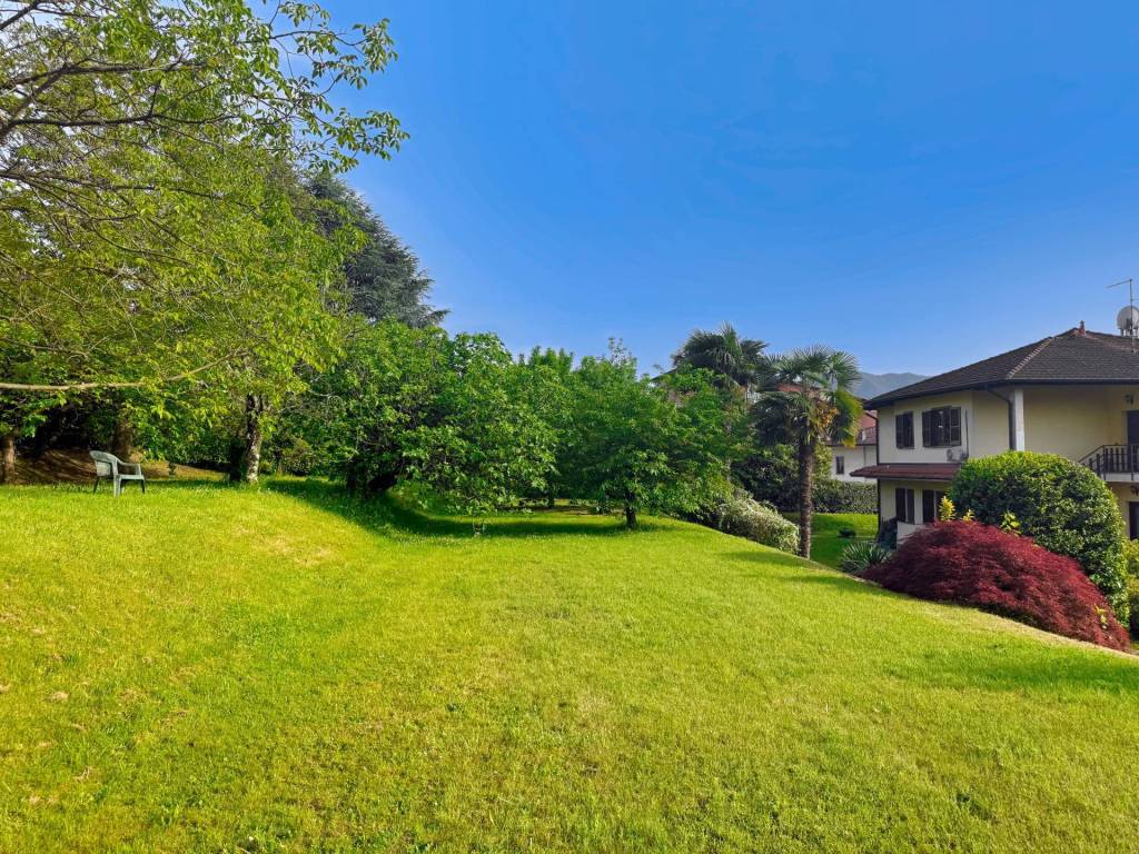 Villa a Luino in Via Cervinia - Foto 4