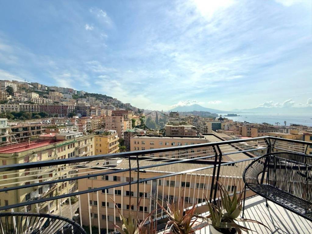 Appartamento a Napoli in Via Andrea d'Isernia, 38 - Foto 2