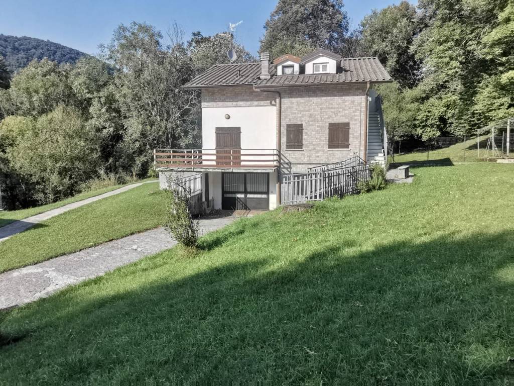 Casa indipendente a Alta valle intelvi in Via Lem, 32 - Foto 2