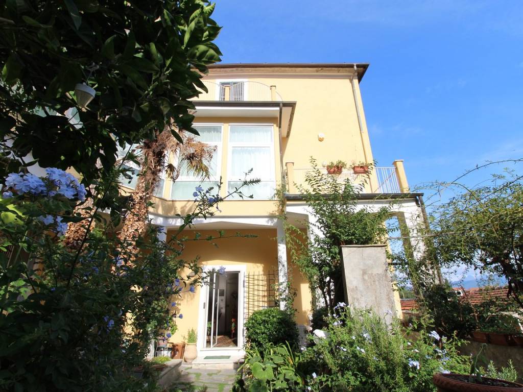 Casa indipendente a Arcola in Via Luigi Valentini - Foto 4