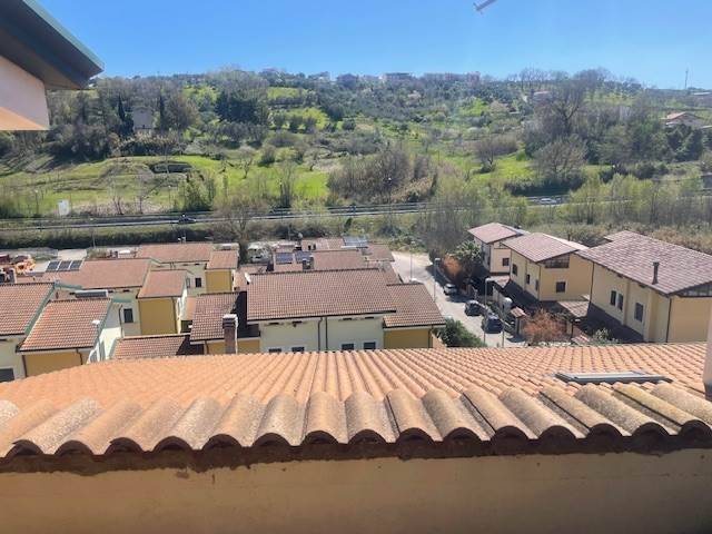 Villa a Cosenza in VIA ALCIDE DE GASPERI, 190 - Foto 2
