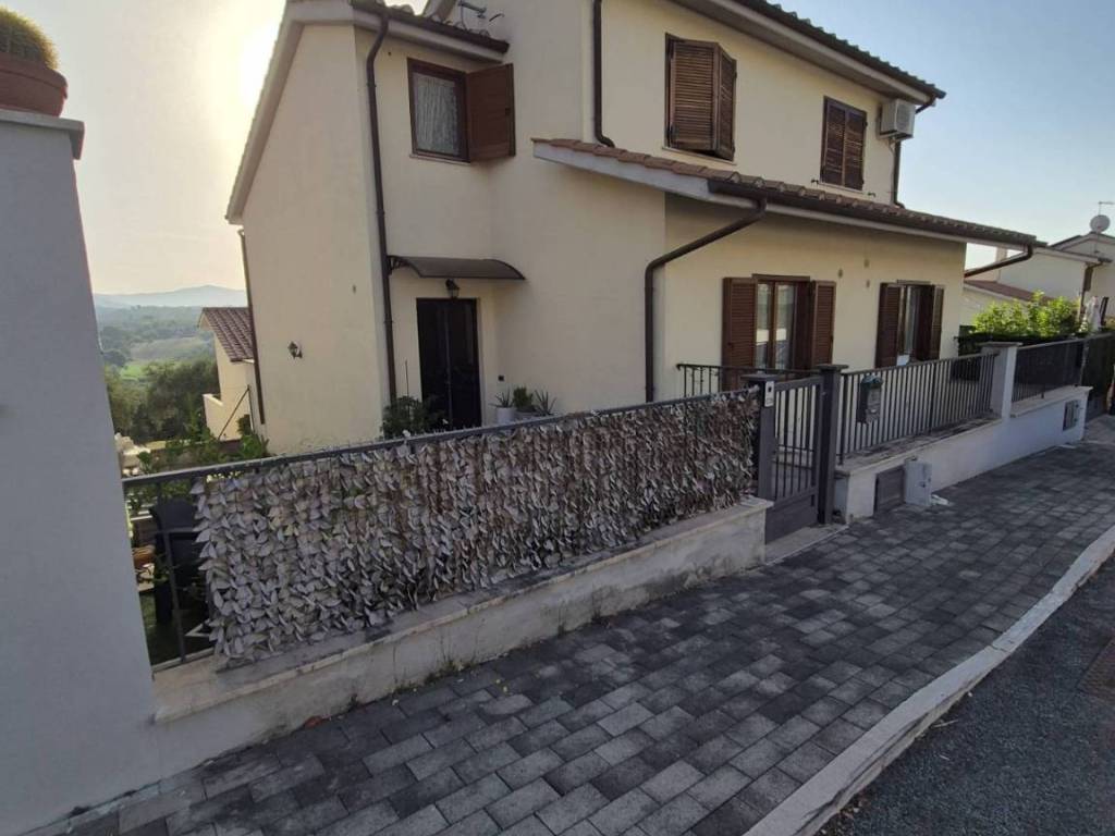 Appartamento a Fara in sabina in Viale dell'Unità d'Italia, 38 - Foto 2