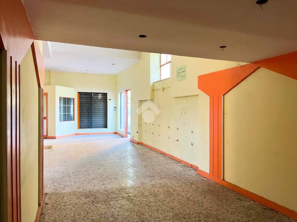 Box / garage a Capranica in VIA RUSCELLI, 14 - Foto 2