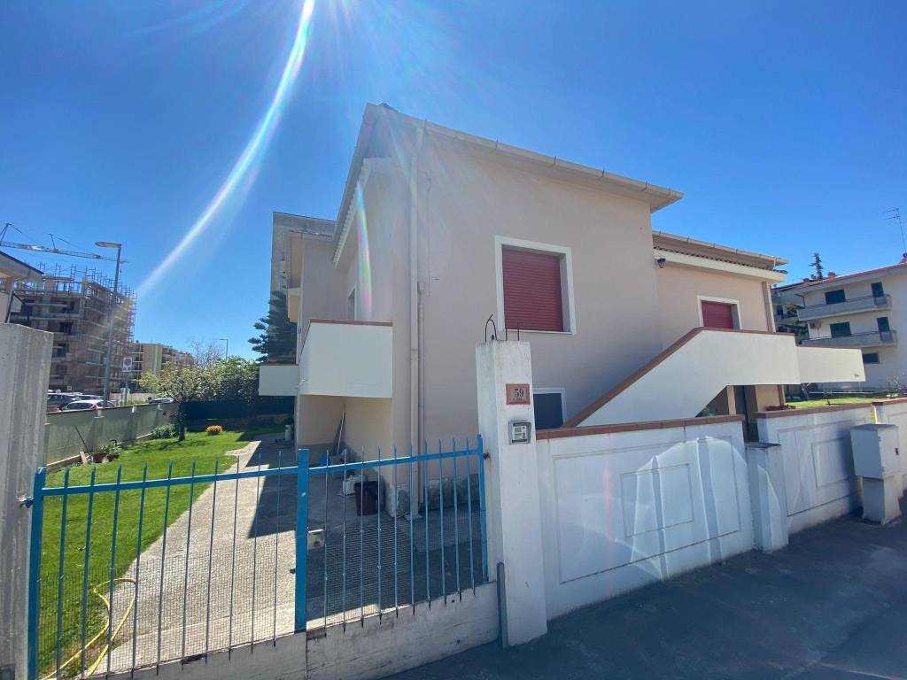 Casa indipendente a Alba adriatica in Via Trento 59 - Foto 2