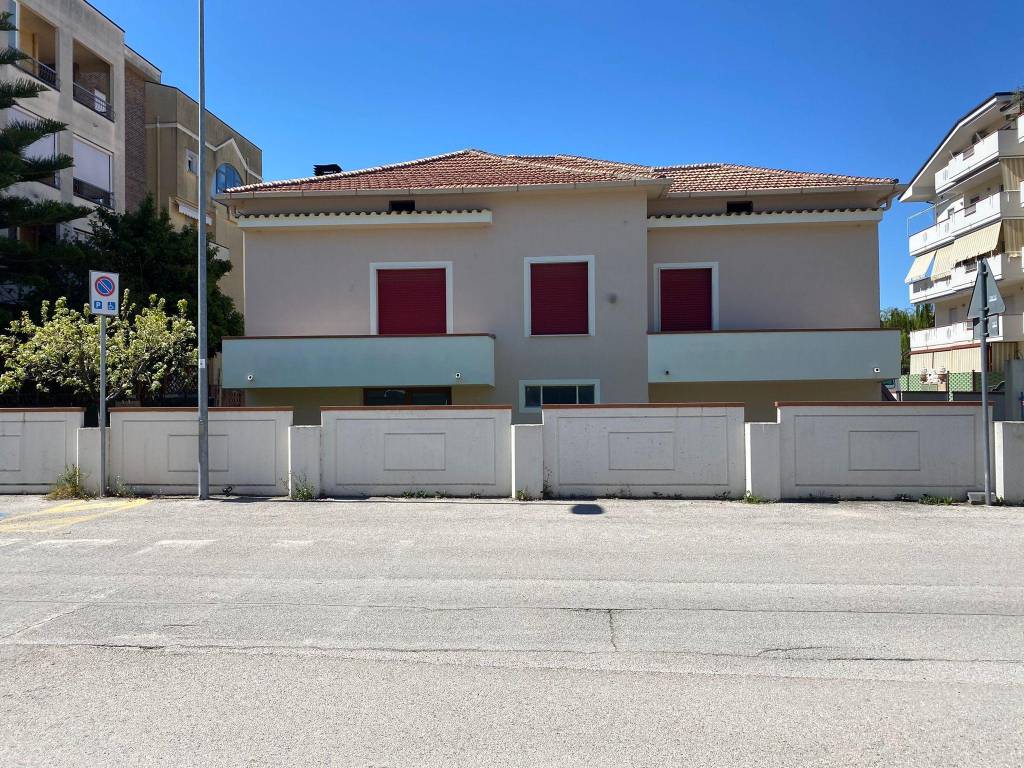 Casa indipendente a Alba adriatica in Via Trento 59 - Foto 4