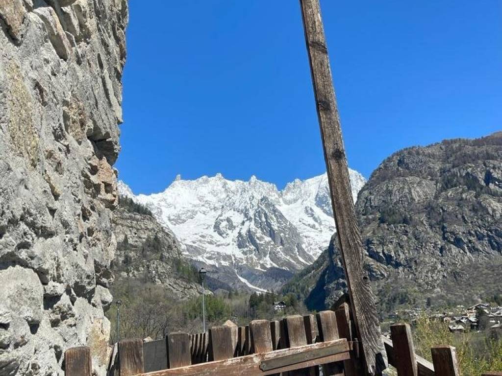 Appartamento a Courmayeur in Via San Giocondo, 8 - Foto 3