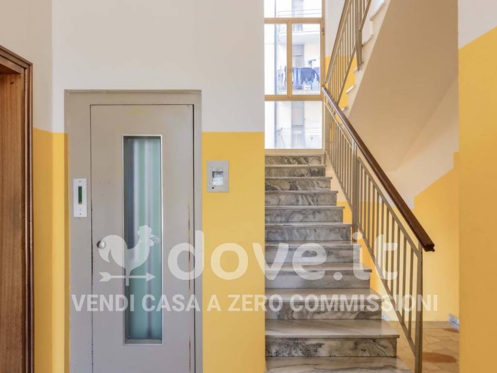 Appartamento a Luino in Piazzale Guglielmo Marconi, 35 - Foto 2