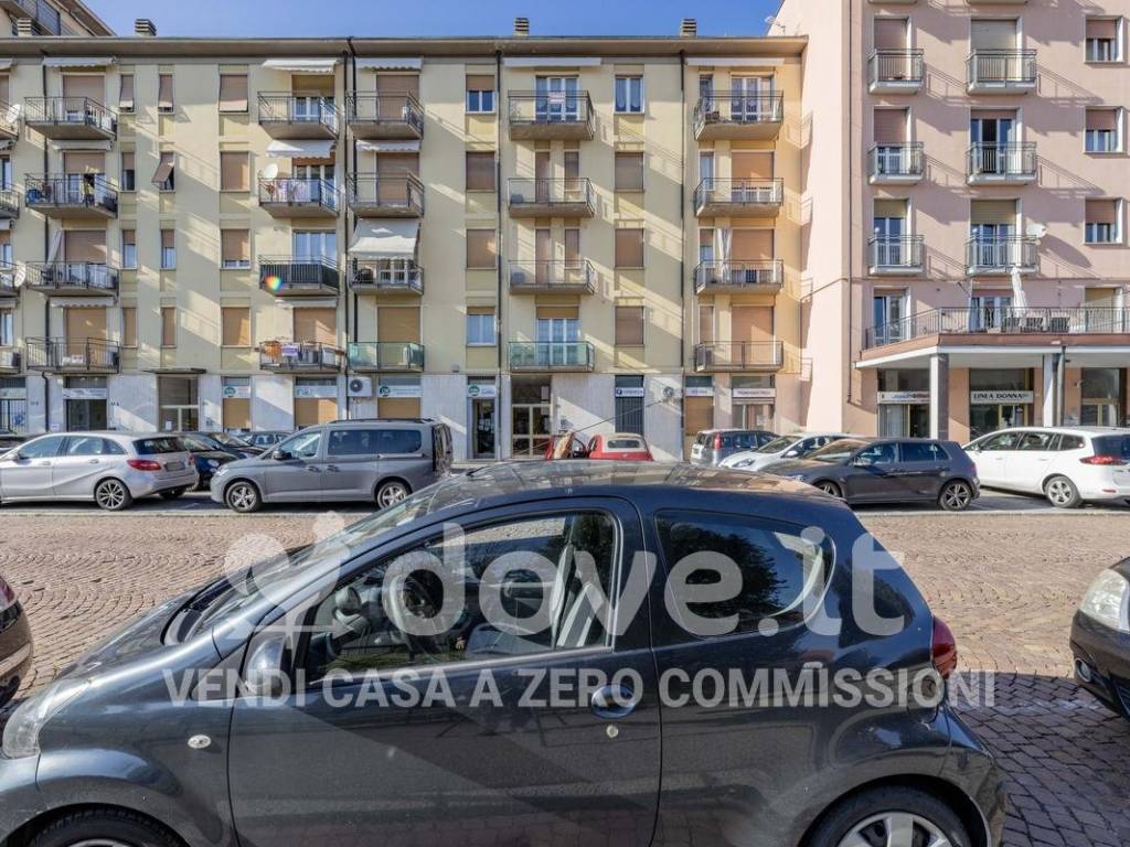 Appartamento a Luino in Piazzale Guglielmo Marconi, 35 - Foto 3