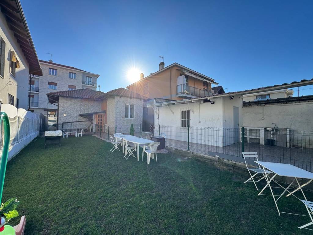 Villa a Grugliasco in Via Generale Antonio Cantore - Foto 1