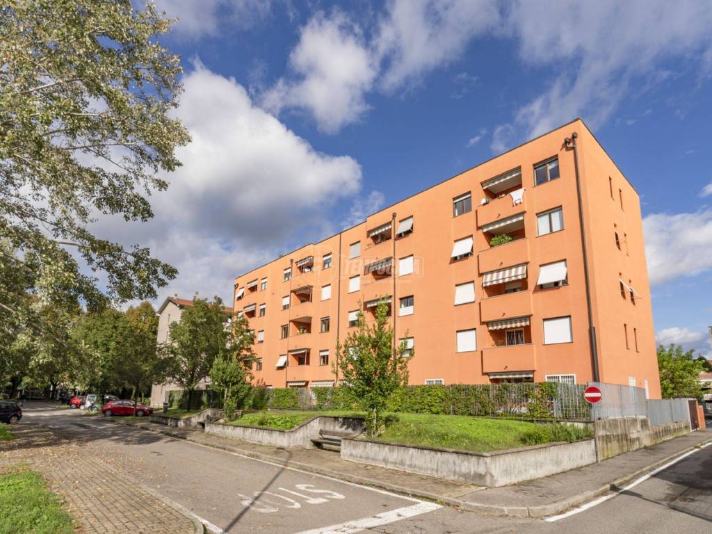 Appartamento a Caronno pertusella in Via spinelli - Foto 2