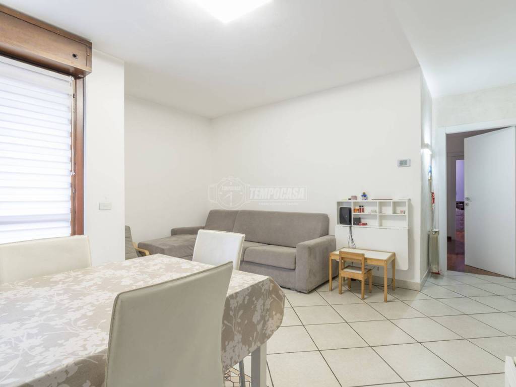 Appartamento a Caronno pertusella in Via spinelli - Foto 5