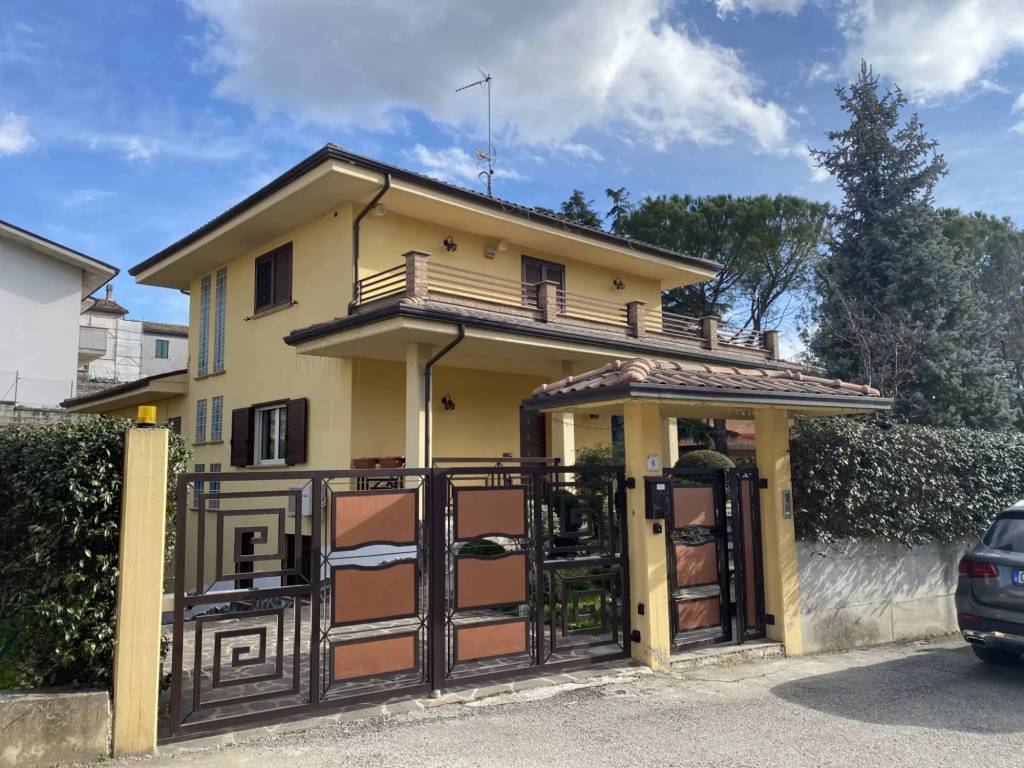 Casa indipendente a Torricella sicura in Via Fonte Vecchia - Foto 3