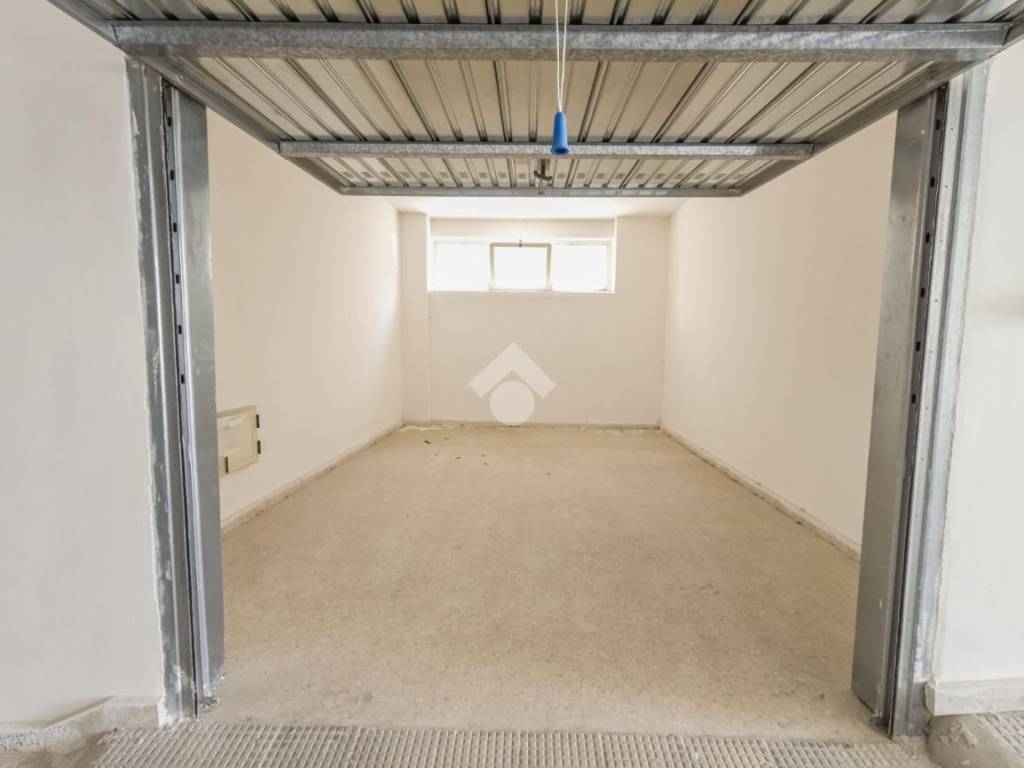 Box / garage a Manfredonia in Lungomare Nazario Sauro, 9 - Foto 2