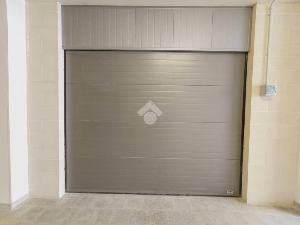 Box / garage a Manfredonia in Via SANTA RESTITUTA - Foto 2