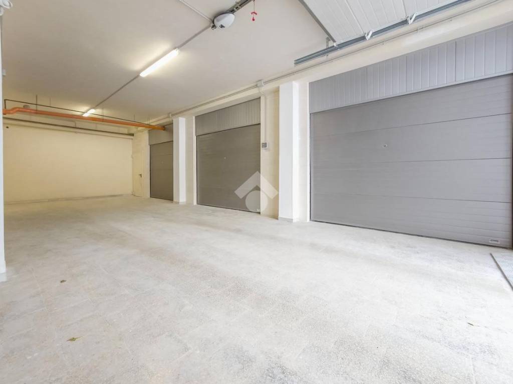 Box / garage a Manfredonia in Via SANTA RESTITUTA - Foto 4