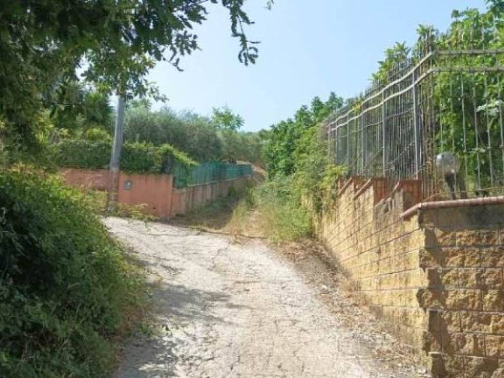 Terreno a Battipaglia in Via Garezzano - Foto 2