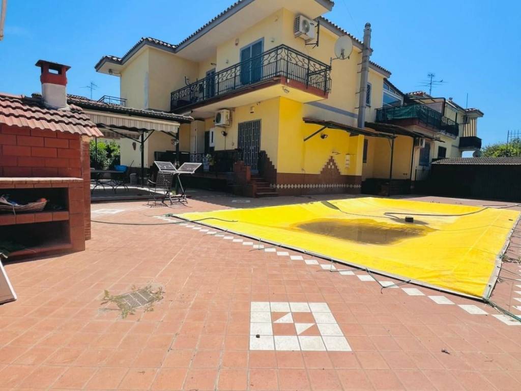 Appartamento a Giugliano in campania in Via Staffetta - Foto 2