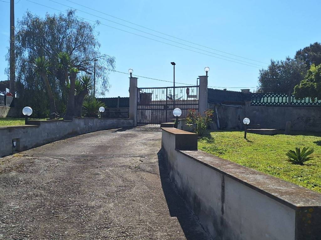 Villa a Aprilia in Via dei Canarini - Foto 4