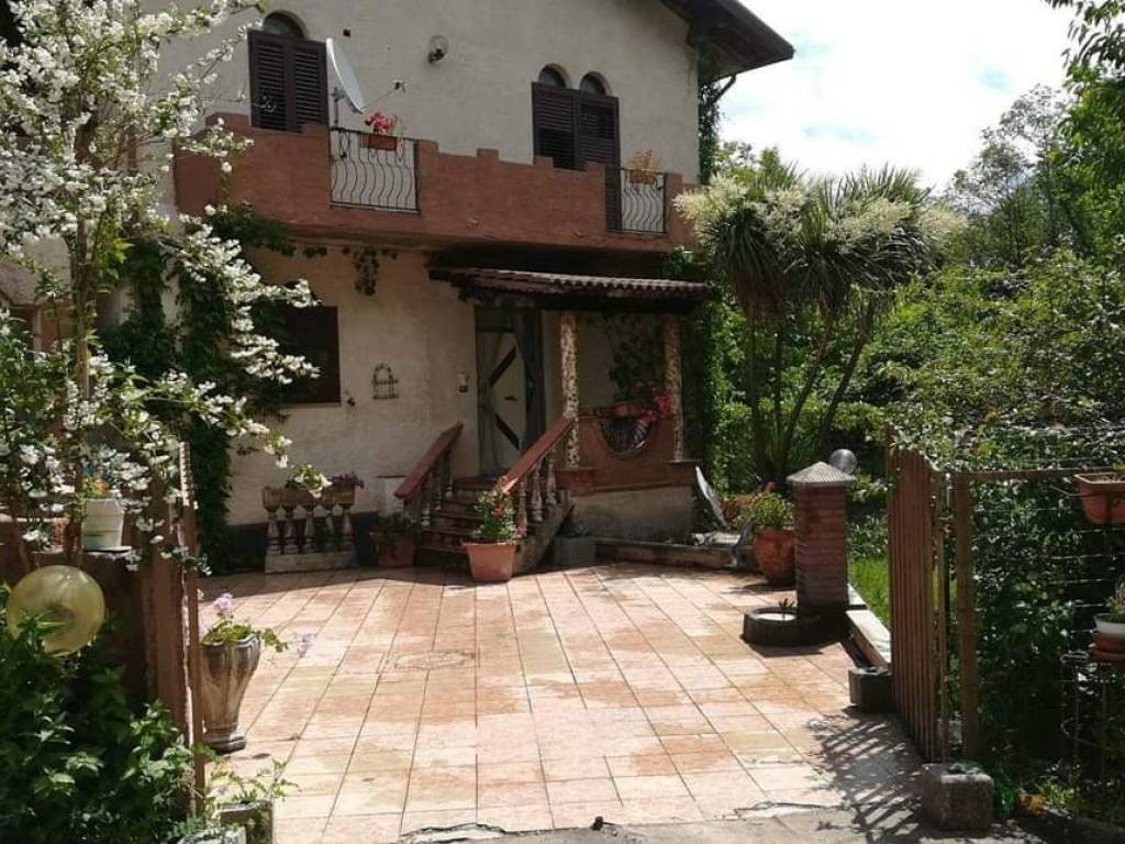 Villa a Chiaravalle centrale in SANTA LUCIA - Foto 4