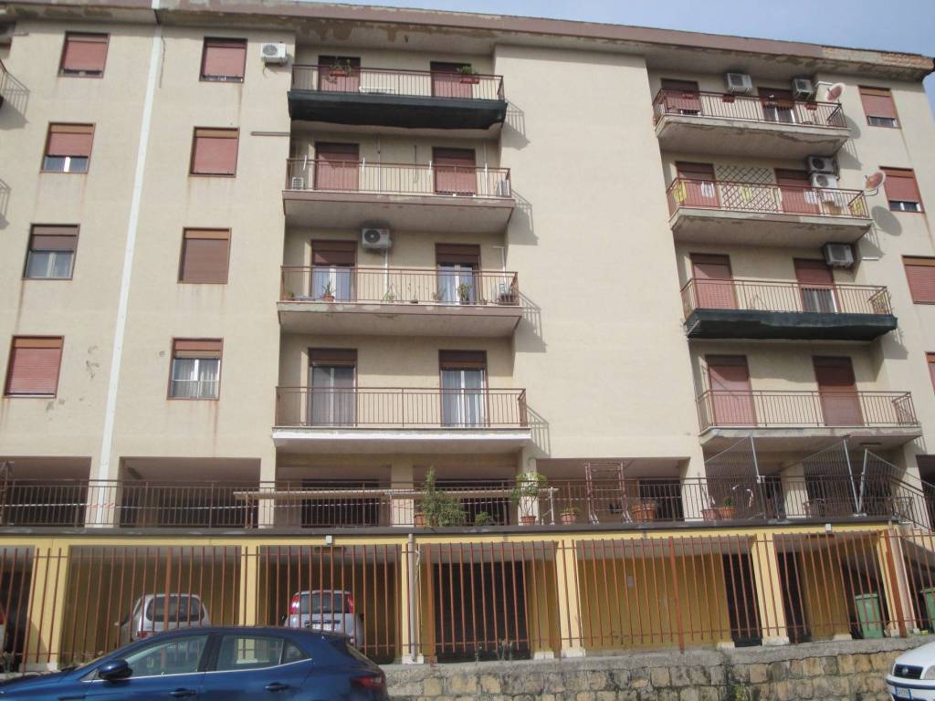 Appartamento a Caltanissetta in Via San Michele, 5 - Foto 2