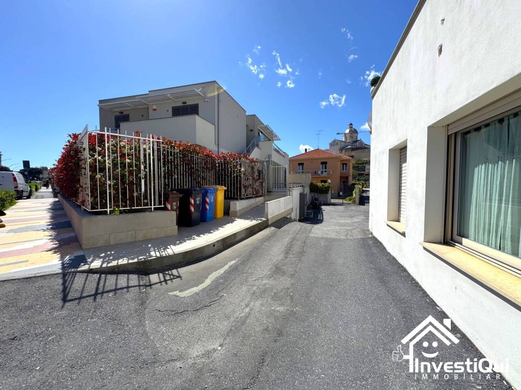 Box / garage a Loano in Via Aurelia, 114 - Foto 4