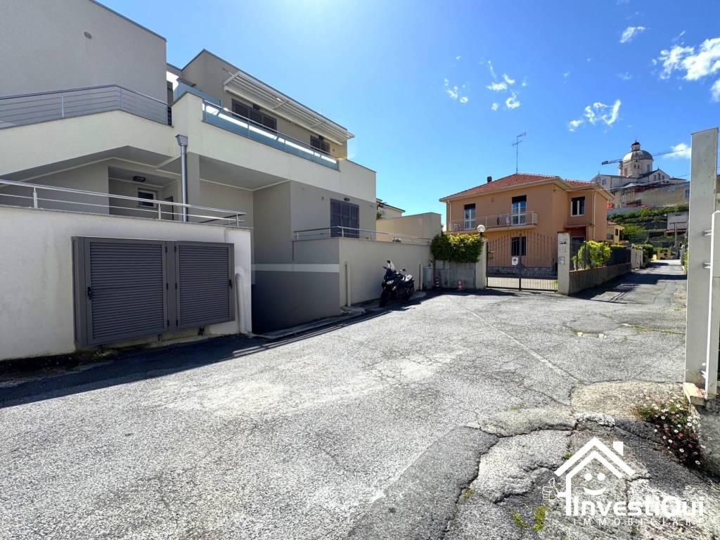 Box / garage a Loano in Via Aurelia, 114 - Foto 5